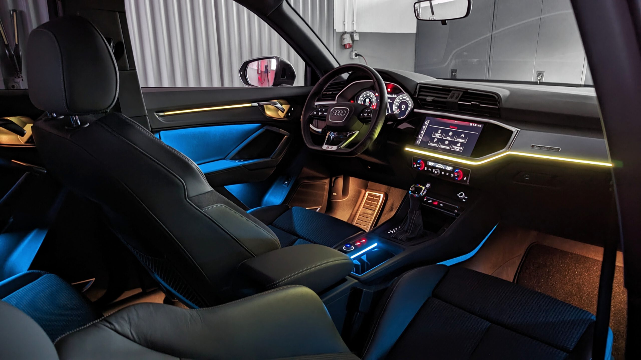 Ambientebeleuchtung für Audi Q3 F3 inkl. Einbau - CarHex