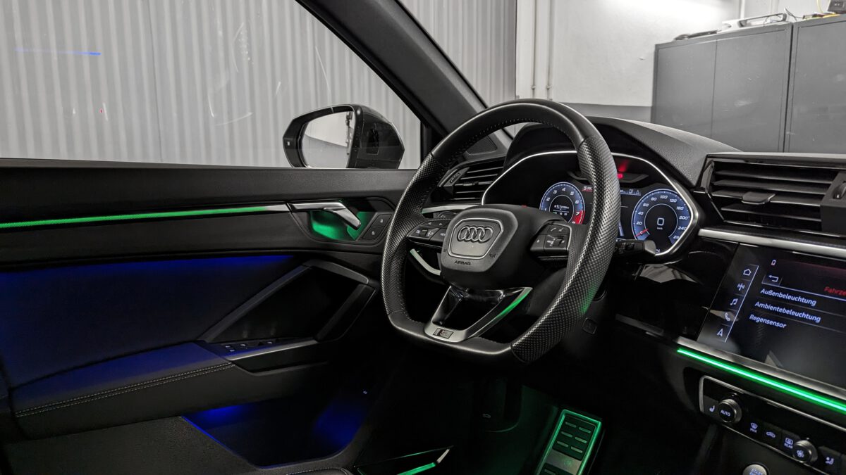 audi_q3_f3_sq3_ambientebeleuchtung_nachrüsten_led_innenbeleuchtung_mmi_6 Audi Q3 F3 Ambientebeleuchtung Lichtpaket Plus nachrüsten