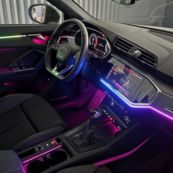 Audi Q3 SQ3 F3: Ambientebeleuchtung nachrüsten mit Einbau bei CarHex. Dynamic-Mode und Steuerung über das Audi MMI-Display