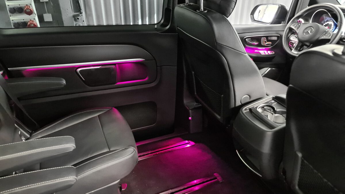 Nachrüstung der mehrfarbigen Ambientebeleuchtung im Mercedes Vito Viano W447