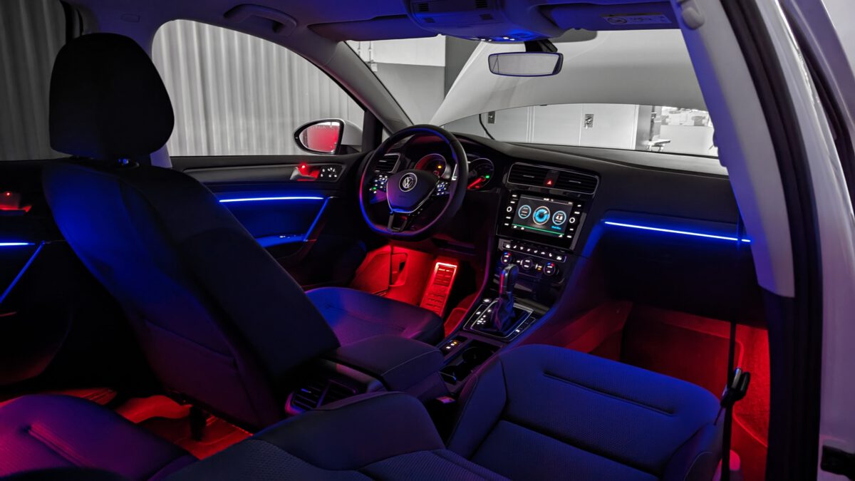 volkswagen_golf7_ambientebeleuchtung_innenraumbeleuchtung_nachrüsten_led_2 Nachrüstung der mehrfarbigen Ambientebeleuchtung in deinem VW Golf 7