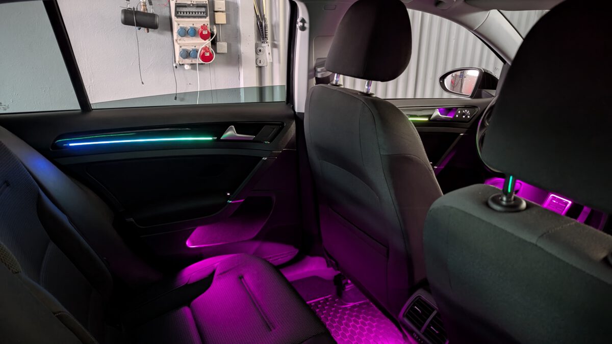 vw_golf_7_mk7_ambientebeleuchtung_led_einbau_30_farben_3 Ambientebeleuchtung für VW Golf 7 inkl. Einbau (Nachrüstung) – Bild 6