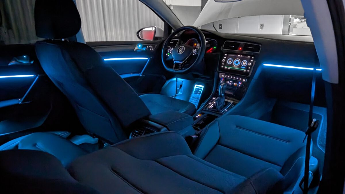 vw_golf_mk7_ambientebeleuchtung_10_30_farben_nachrüsten_1 Mehrfarbige Ambientebeleuchtung mit 30 Farben im VW Golf MK7 7.5 GTI GTD nachrüsten