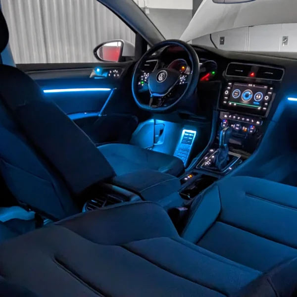 Blaue Ambientebeleuchtung im VW Golf 7 GTI GTD Innenraum