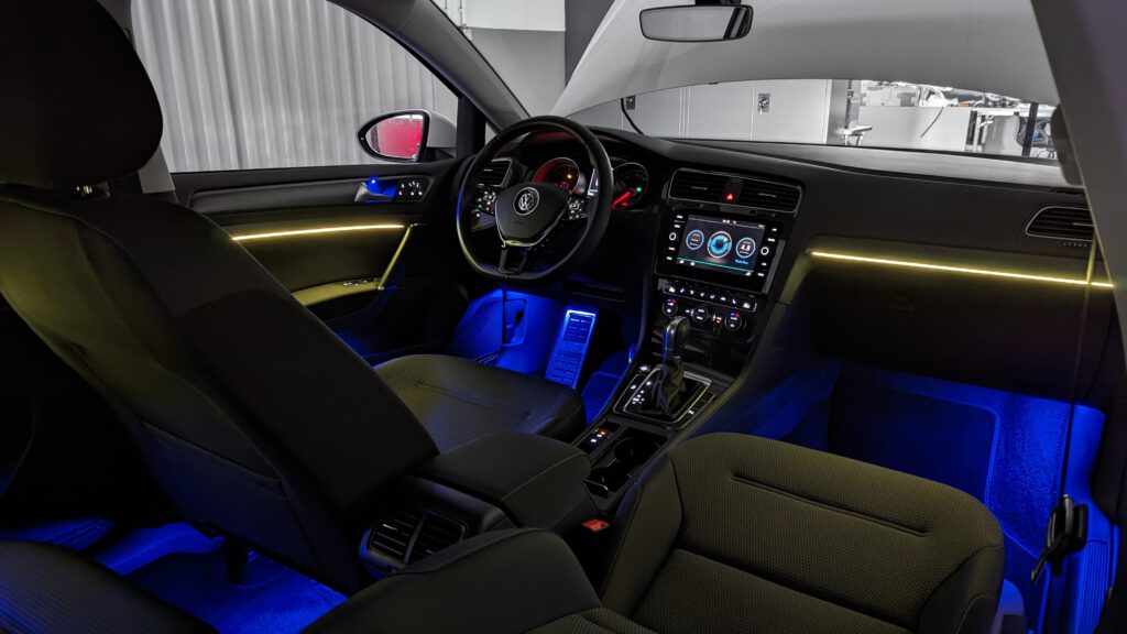Mehrfarbige Ambientebeleuchtung mit 30 Farben im VW Golf MK7 7.5 GTI GTD nachrüsten
