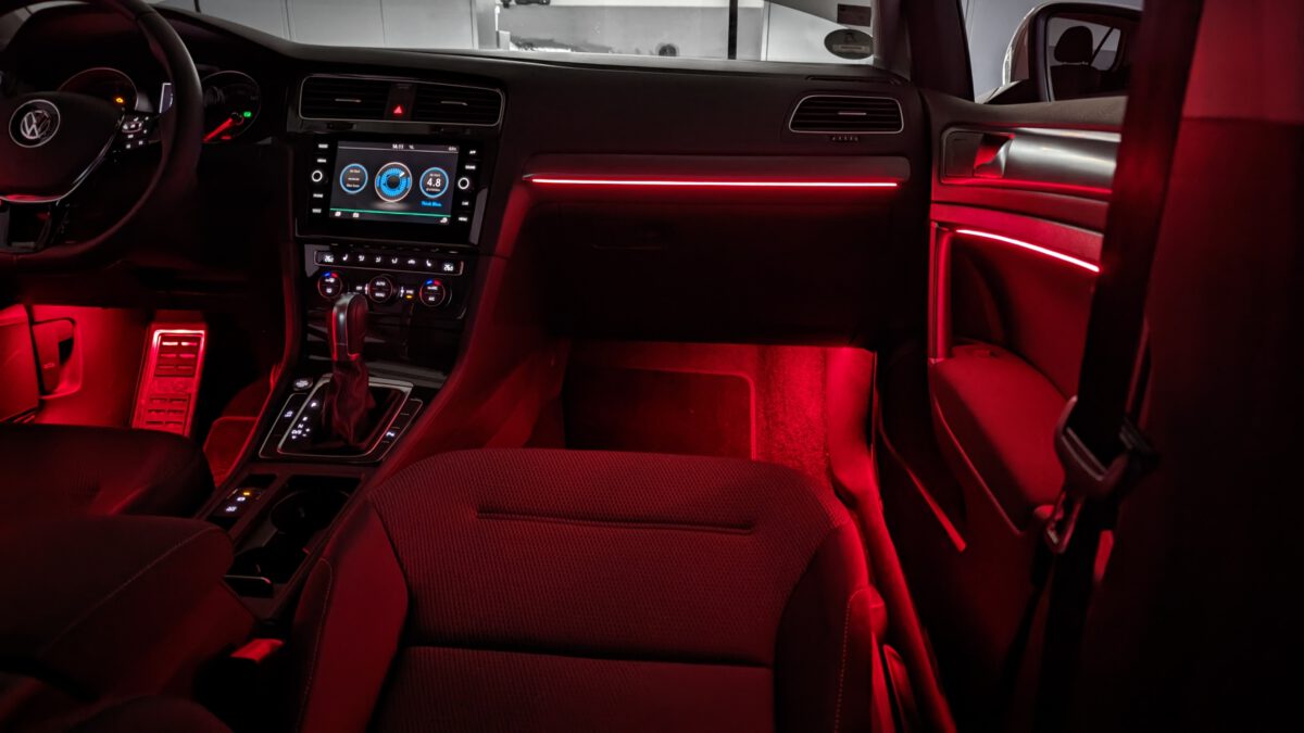 vw_golf_mk7_ambientebeleuchtung_10_30_farben_nachrüsten_4 Mehrfarbige Ambientebeleuchtung mit 30 Farben im VW Golf MK7 7.5 GTI GTD nachrüsten