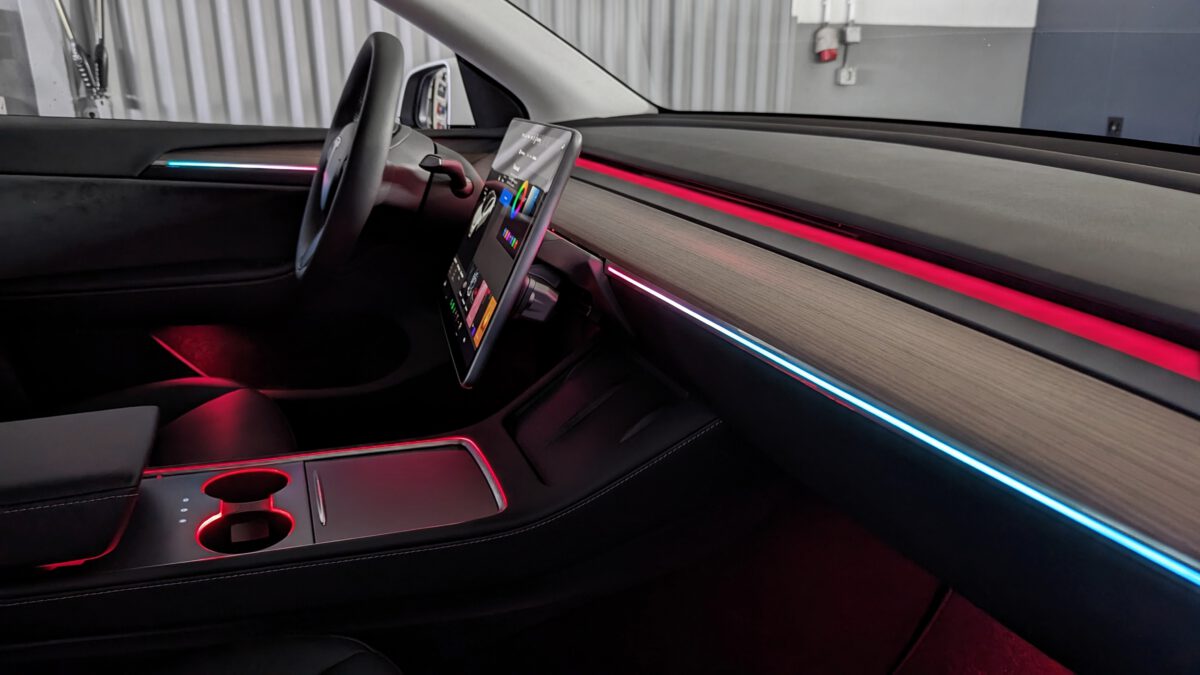 Tesla Model 3 & Model Y Ambientebeleuchtung mit Gravur-Leisten und Dynamic-Mode