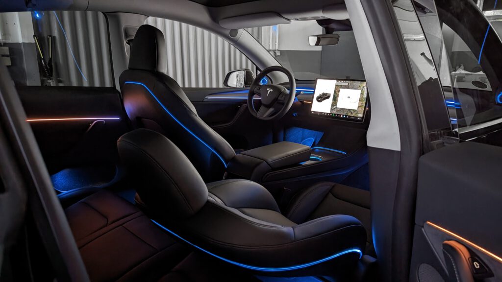 Tesla Model 3 & Model Y Ambientebeleuchtung mit Gravur-Leisten und Dynamic-Mode