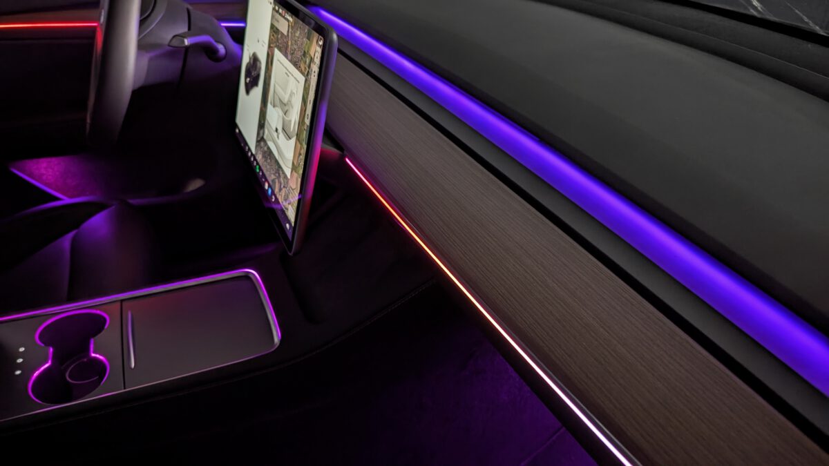 Tesla Model 3 & Model Y Ambientebeleuchtung mit Gravur-Leisten und Dynamic-Mode