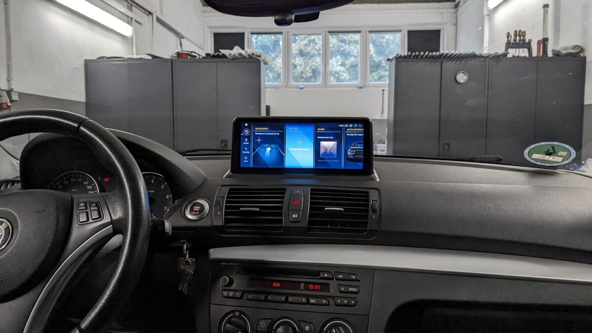 Android-Navigation V2 (Black-Frame & CarPlay) Touch für BMW 1er E81 E82 E87 E88 – Bild 7