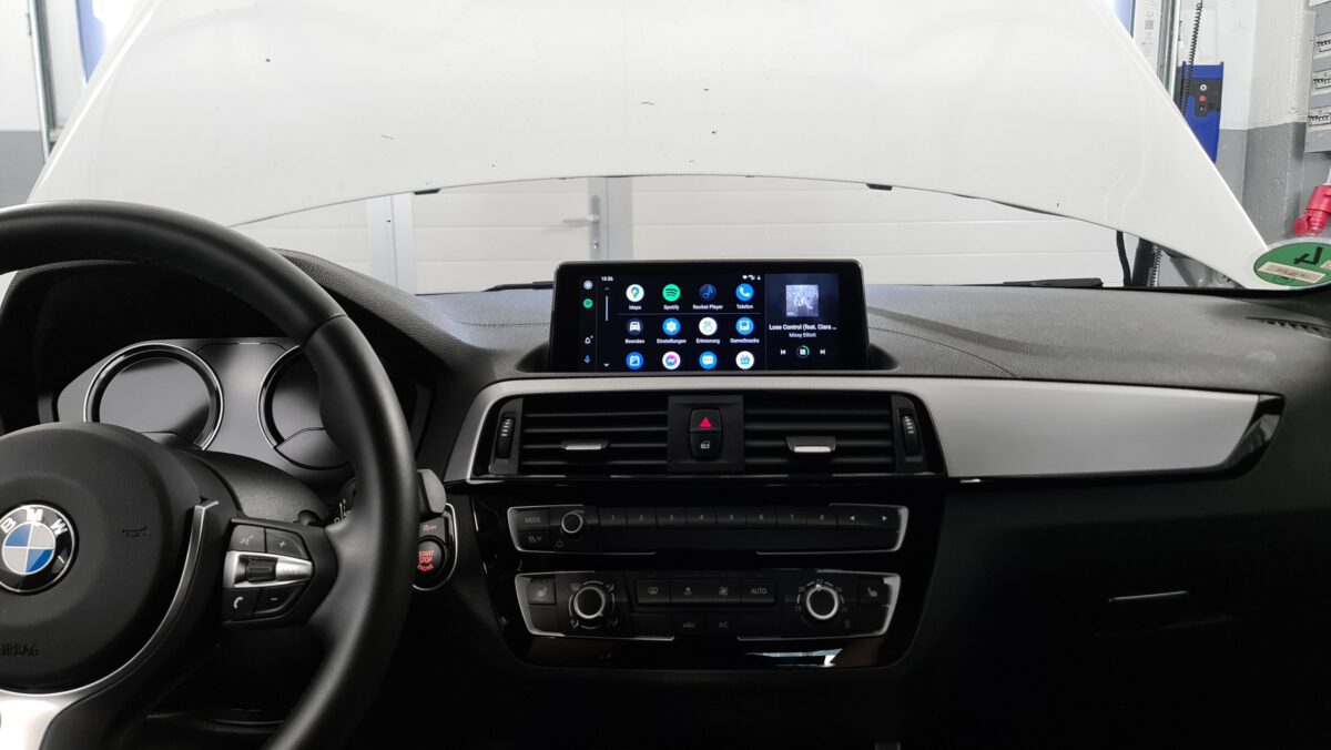 BMW 2er F22 F23 NBT EVO Android-Navi mit Apple-CarPlay nachrüsten