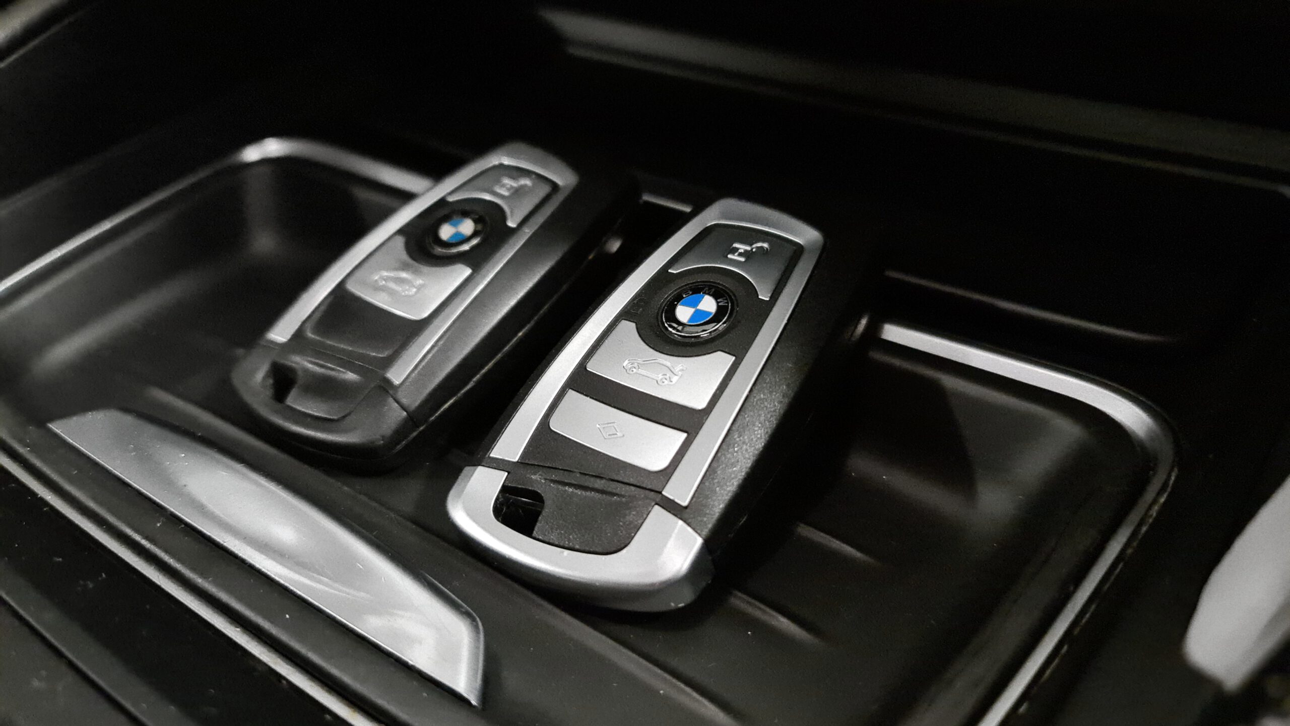 BMW X3 E83 Akku im Schlüssel tauschen - iFixit Reparaturanleitung