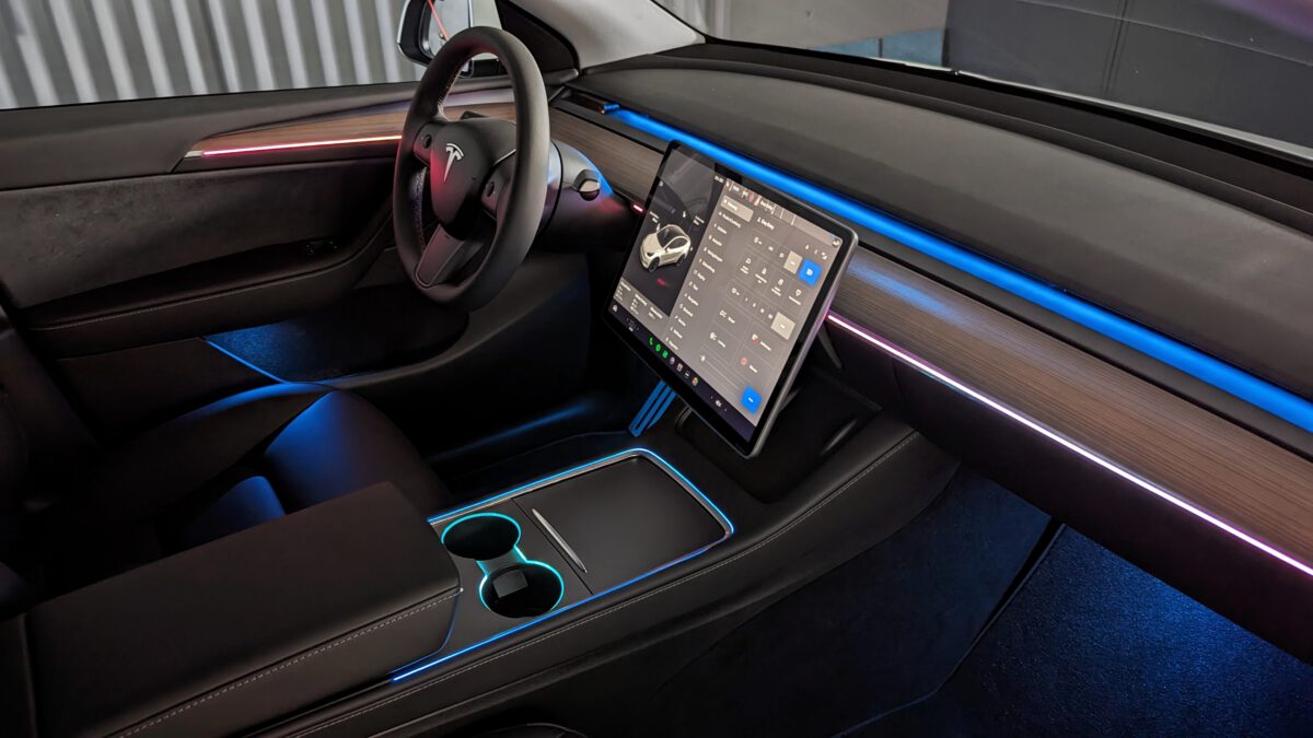 Tesla Model Y & Model 3 Ambientebeleuchtung nachrüsten