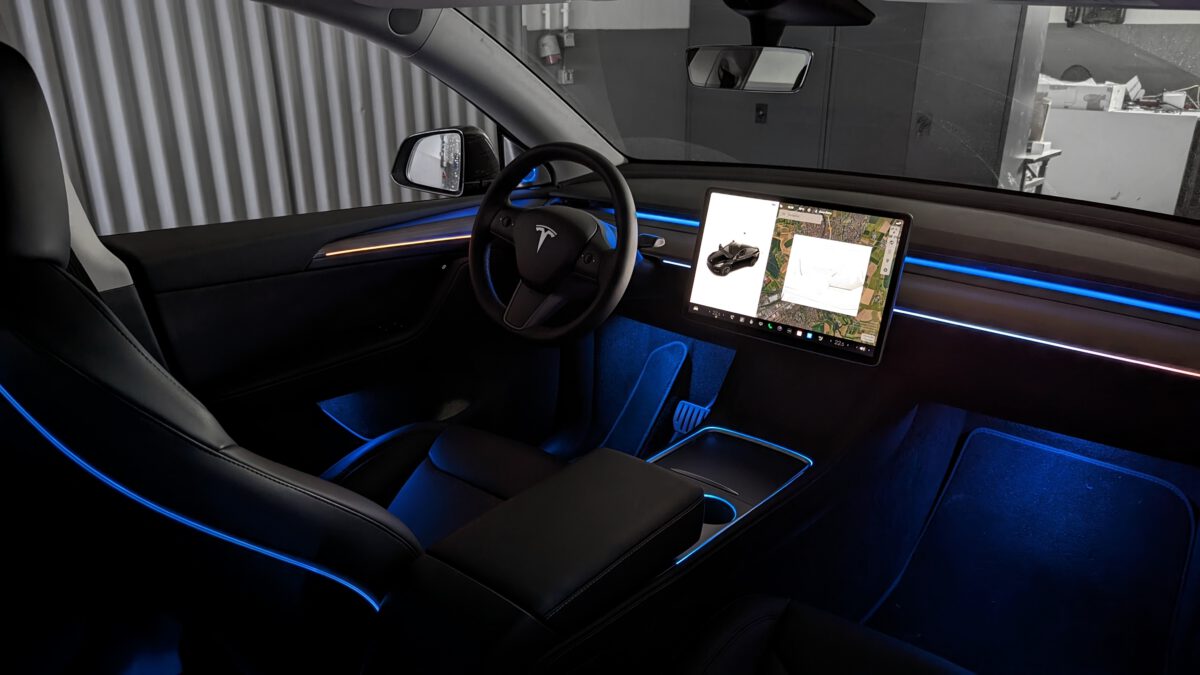 Tesla Model Y & Model 3 Ambientebeleuchtung nachrüsten