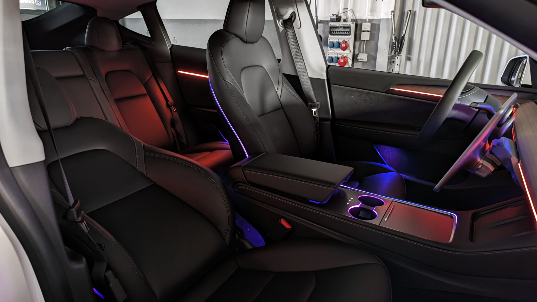 Ambientebeleuchtung für Tesla Model 3 inkl. Einbau CarHex