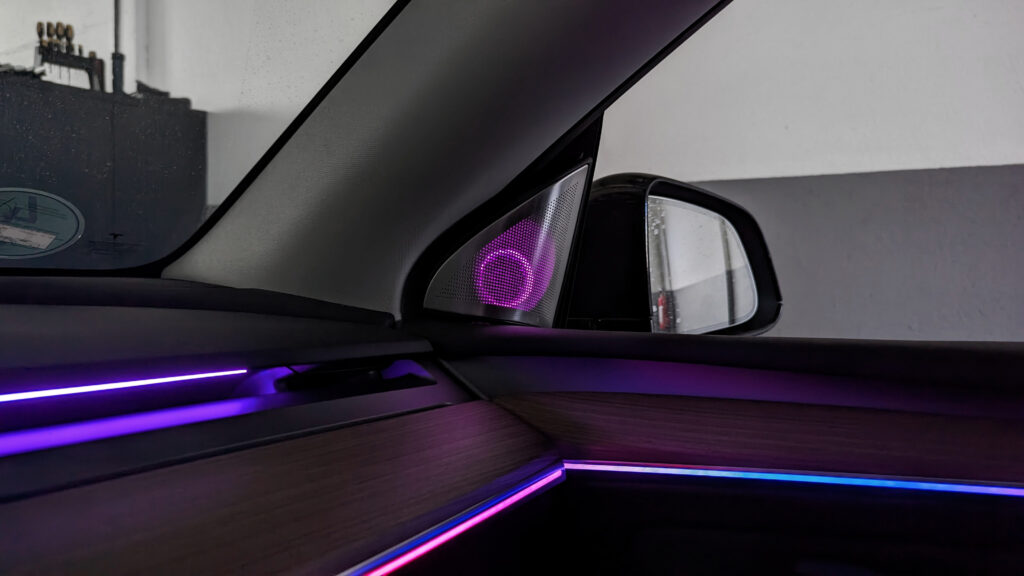 Ambientebeleuchtung für Tesla Model 3 inkl. Einbau CarHex