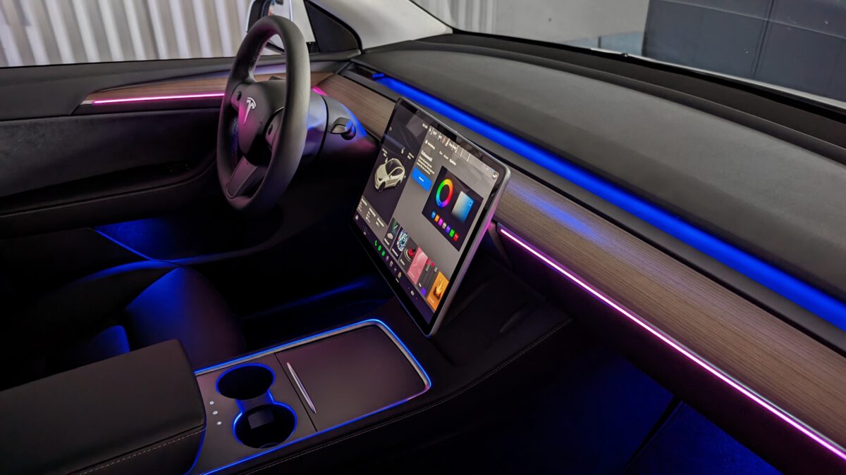 Tesla Model 3 & Model Y Ambientebeleuchtung mit Gravur-Leisten und Dynamic-Mode