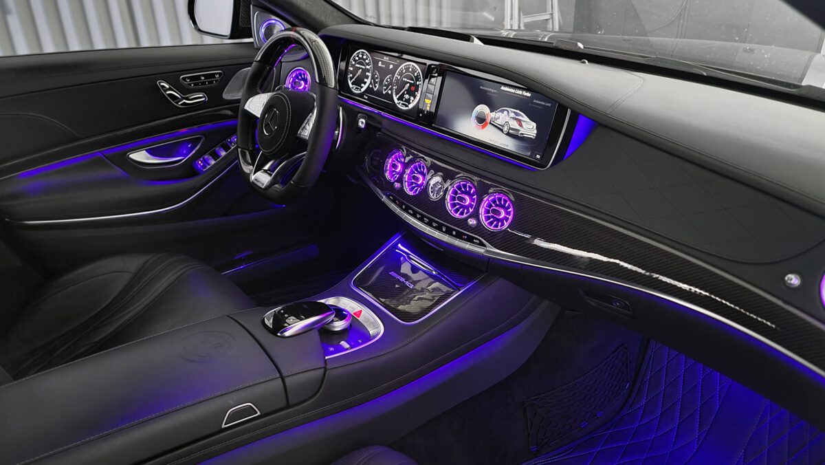 Nachrüstung der beleuchteten Luftdüsen in der Mercedes S-Klasse W222