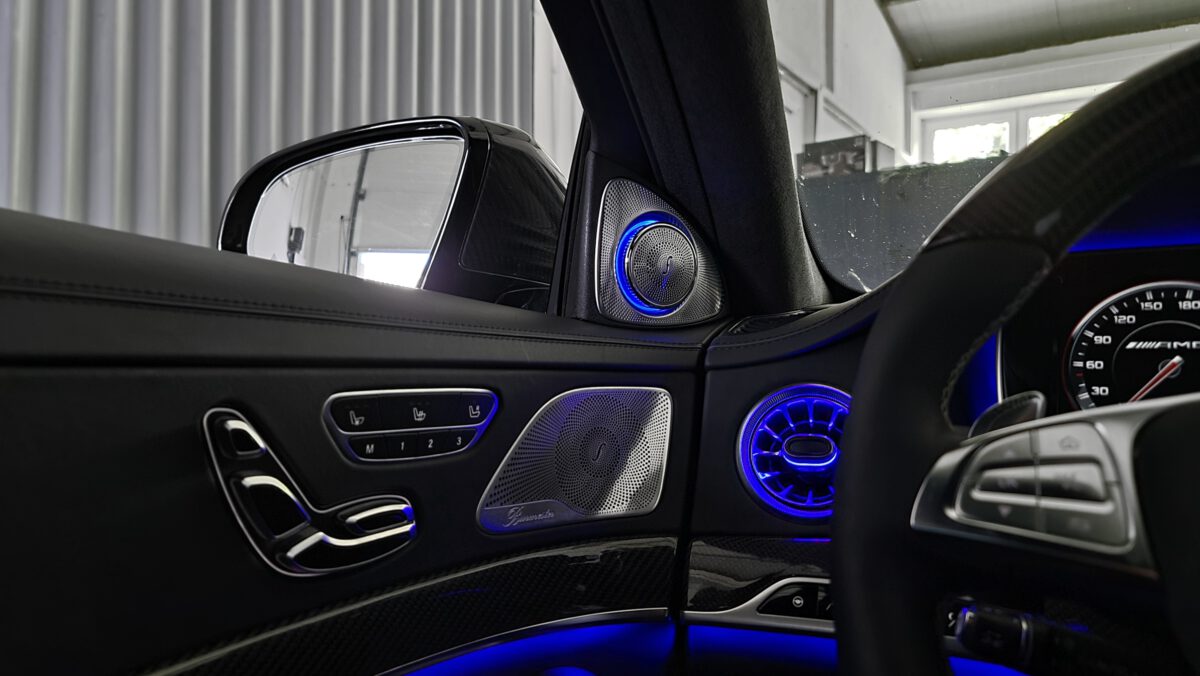mercedes_sklasse_w222_3d_burmester_hochtöner_beleuchtet_64farben_7farben W222 S-Klasse 3D Hochtöner Nachrüstung