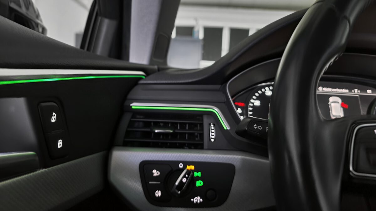 Audi A4 A5 Ambientebeleuchtung erweitern Armaturleiste/Konturlinie