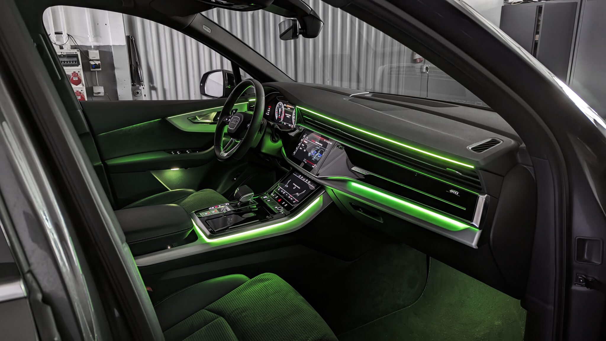 Ambientebeleuchtung für Audi Q7 SQ7 4M inkl. Einbau CarHex