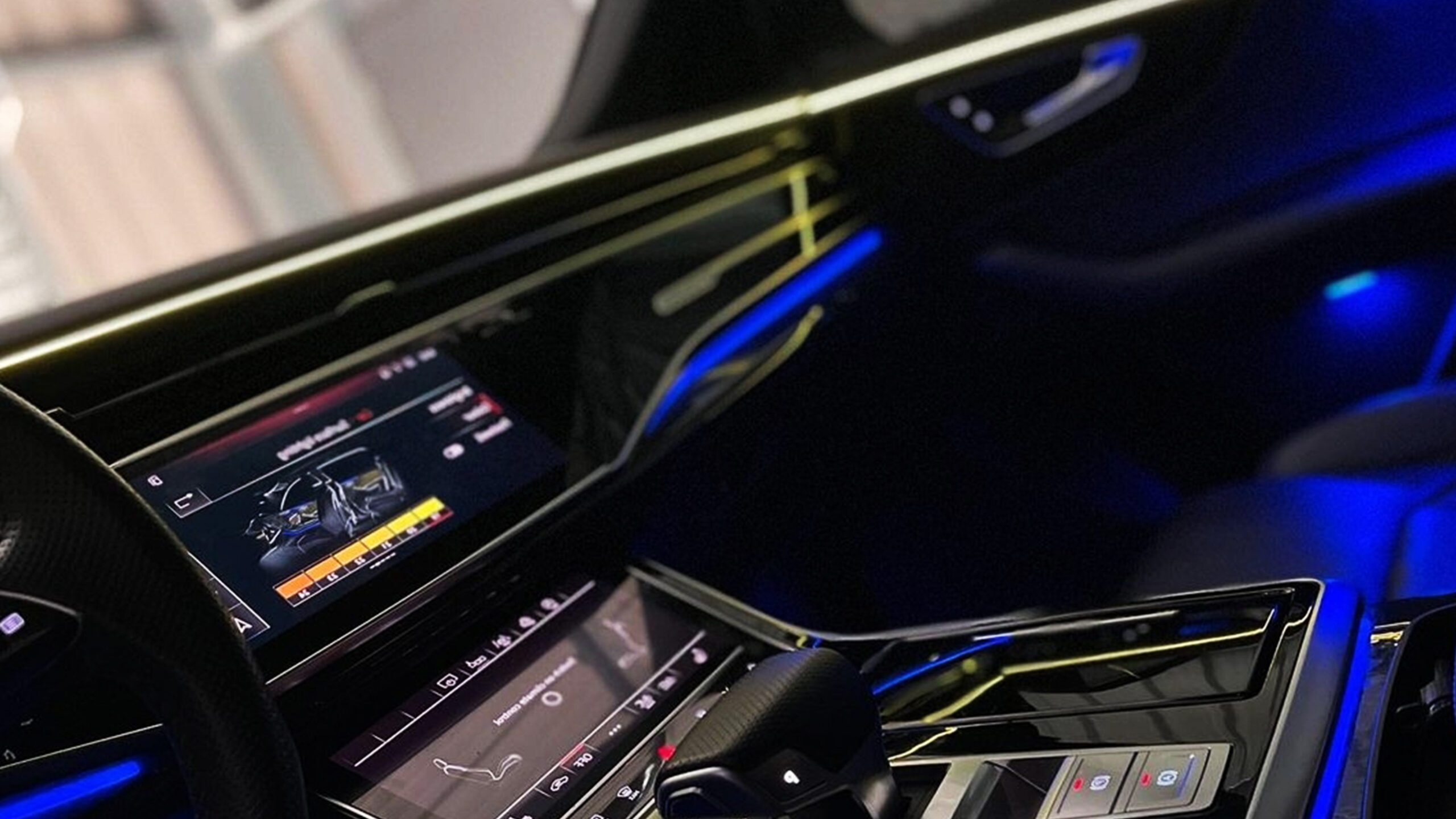 Ambientebeleuchtung für Audi Q8 SQ8 4M/F1 mit Einbau - CarHex