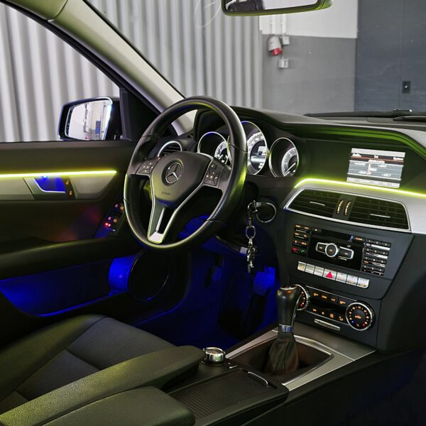 Ambientebeleuchtung in der Mercedes C-Klasse w204 nachrüsten