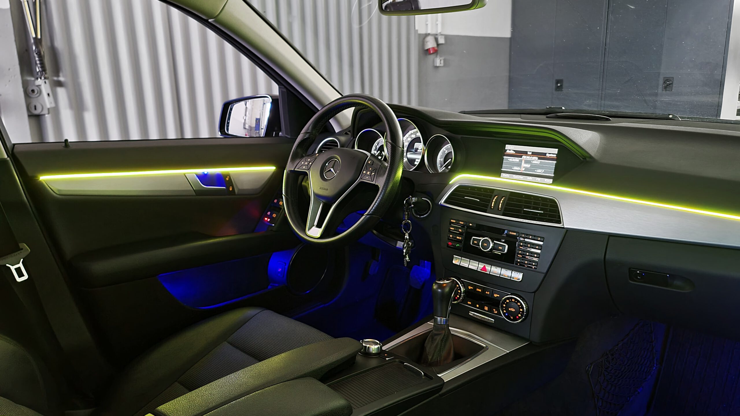Ambientebeleuchtung für Mercedes C-Klasse W204 inkl. Einbau (Nachrüstung)