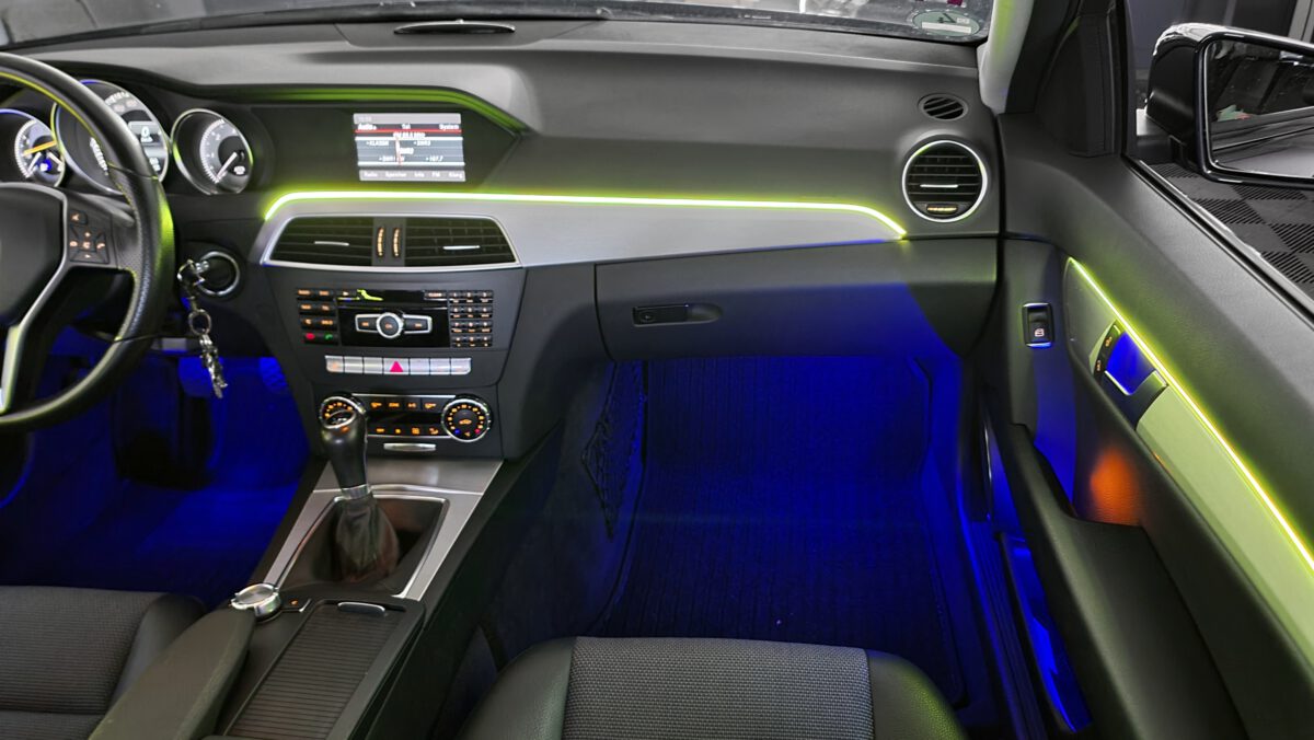 Ambientebeleuchtung für Mercedes C-Klasse W204 inkl. Einbau (Nachrüstung) – Bild 4