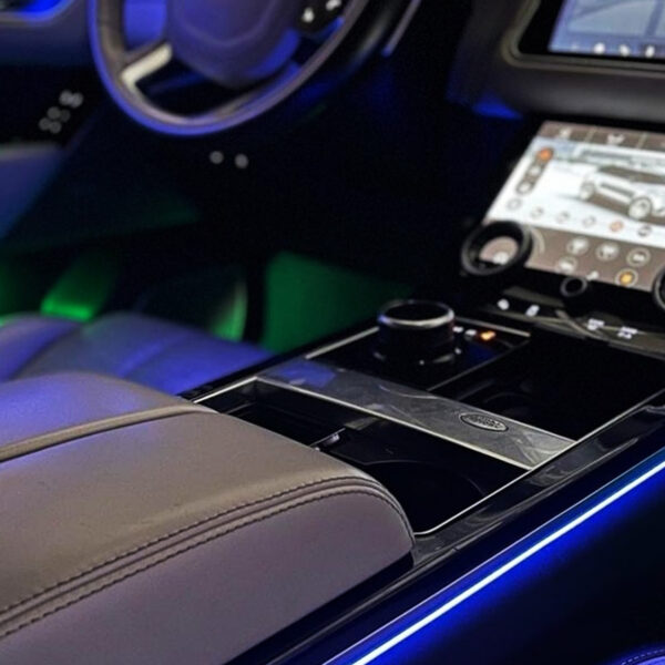 Nachrüstung der mehrfarbigen LED Ambientebeleuchtung im Range Rover Velar