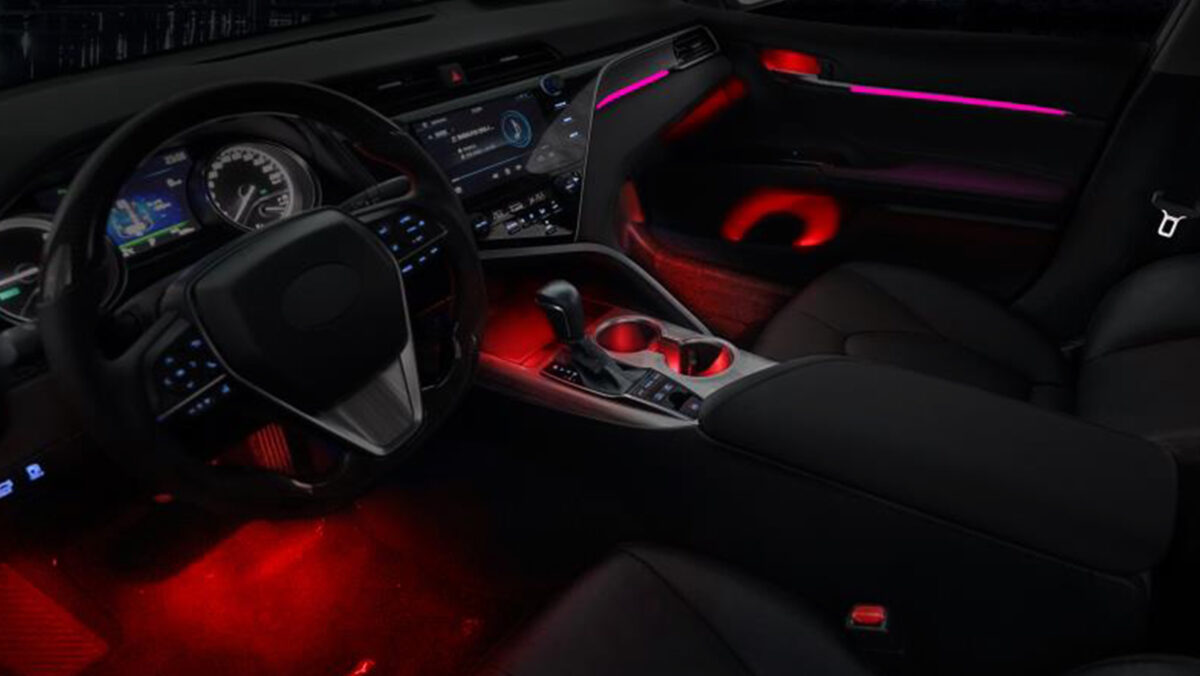 Nachrüstung der mehrfarbigen RGB Ambientebeleuchtung im Toyota Camry