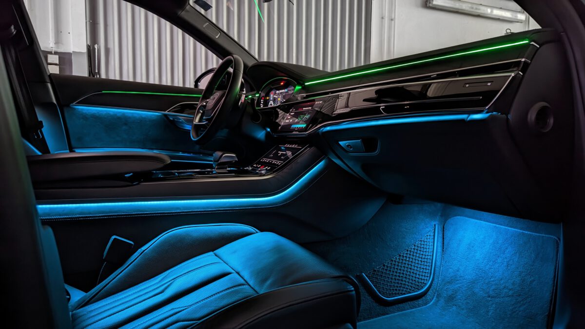 Mehrfarbige Ambientebeleuchtung im Audi A8 nachrüsten