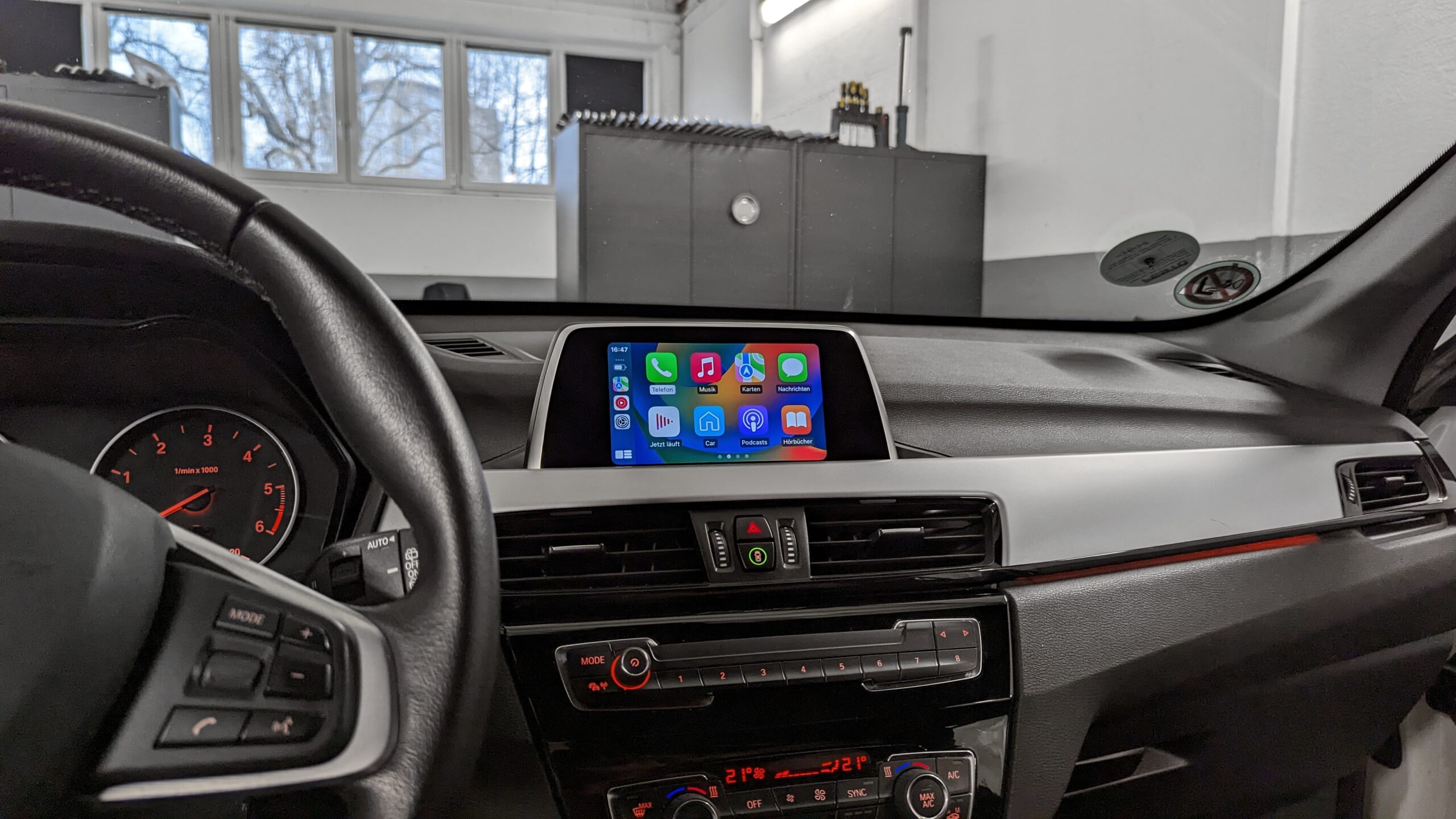 Android-Navi mit CarPlay & Einbau - Mercedes C W205 - CarHex