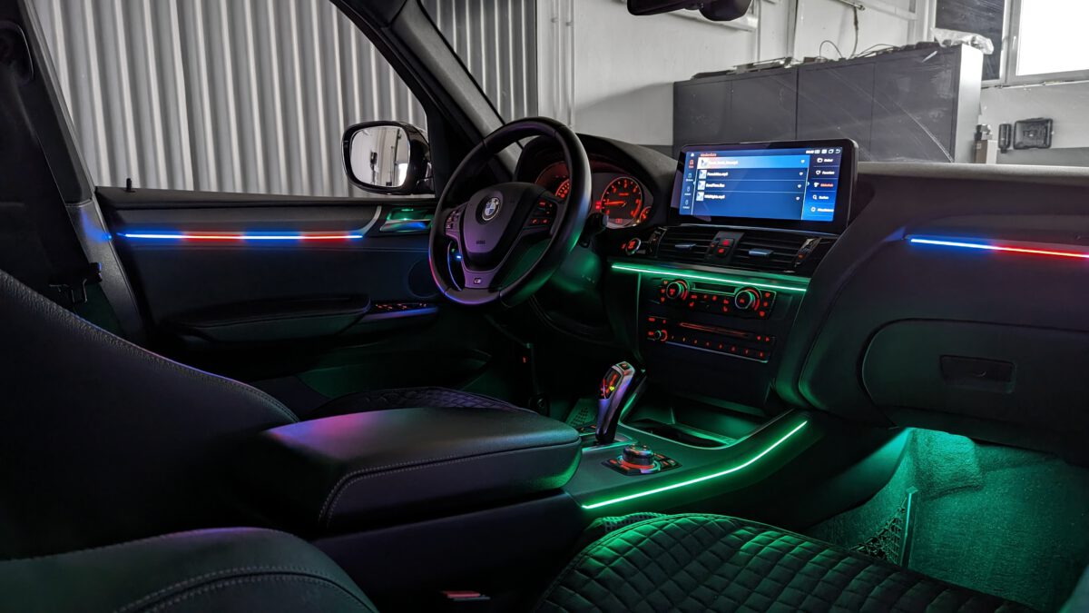 Nachrüstung der mehrfarbigen LED Ambientebeleuchtung im BMW X3 X4 F25 F26