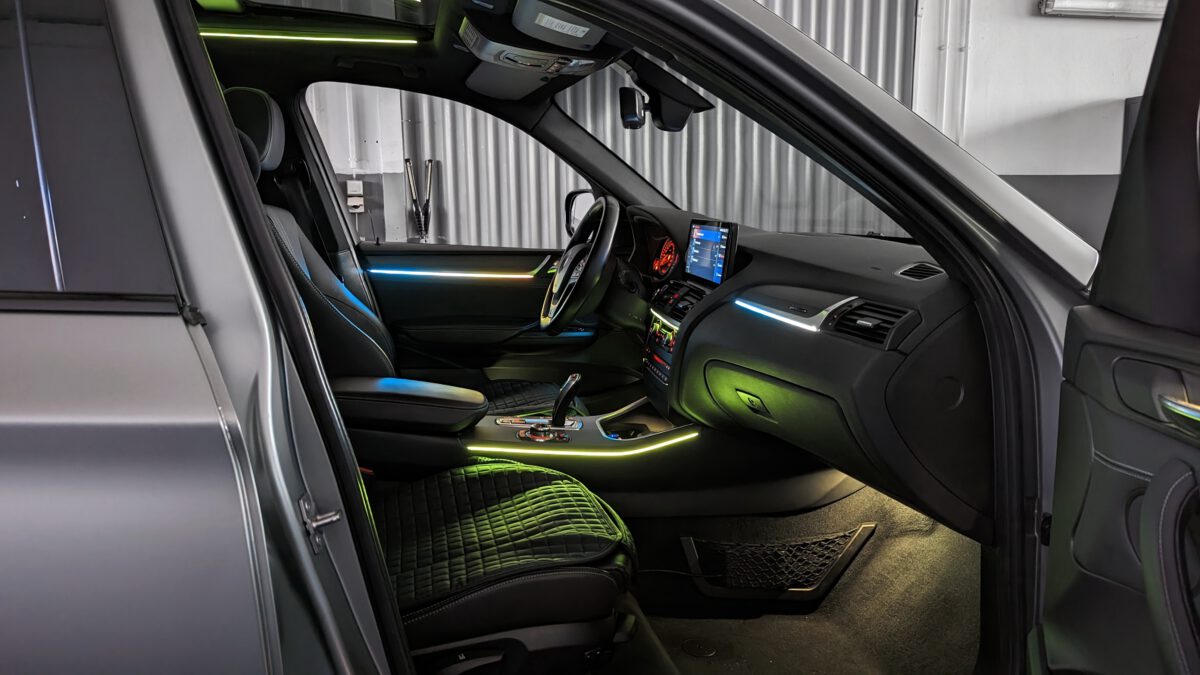 Nachrüstung der mehrfarbigen LED Ambientebeleuchtung im BMW X3 X4 F25 F26