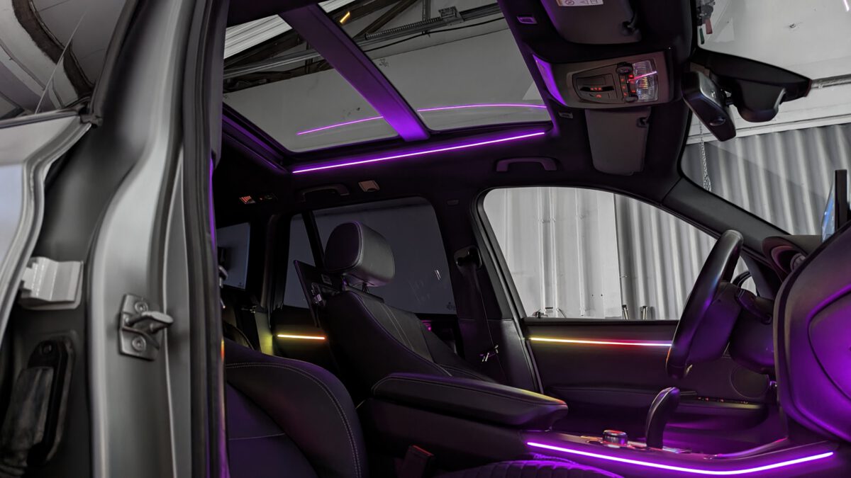 Nachrüstung der mehrfarbigen LED Ambientebeleuchtung im BMW X3 X4 F25 F26