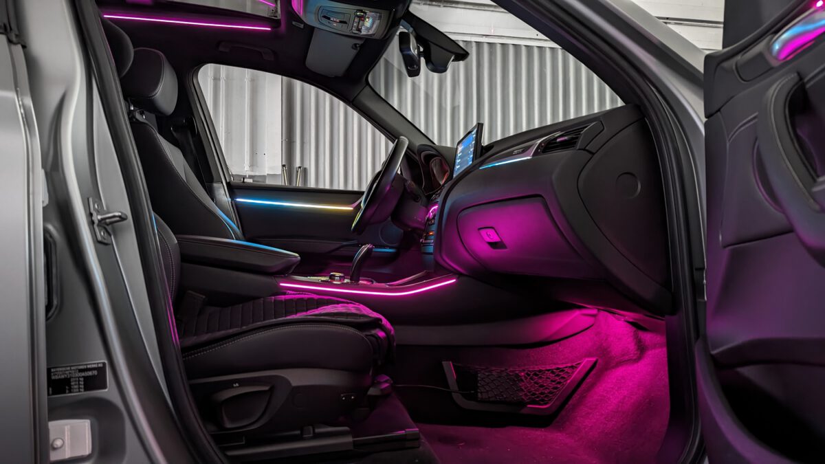 Nachrüstung der mehrfarbigen LED Ambientebeleuchtung im BMW X3 X4 F25 F26