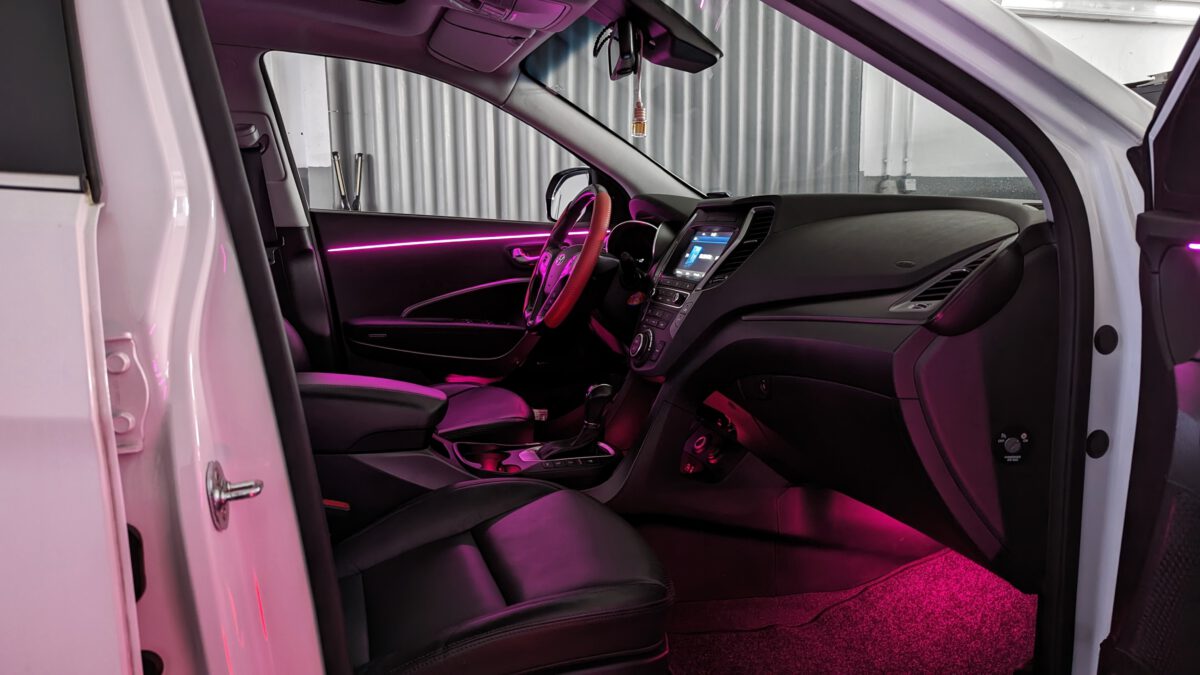 hyundai_santafe_ambientebeleuchtung_led_innenbeleuchtung_dynamic_rgb_nachrüsten_11 Hyundai Santa Fe Ambientebeleuchtung mit Dynamic nachrüsten