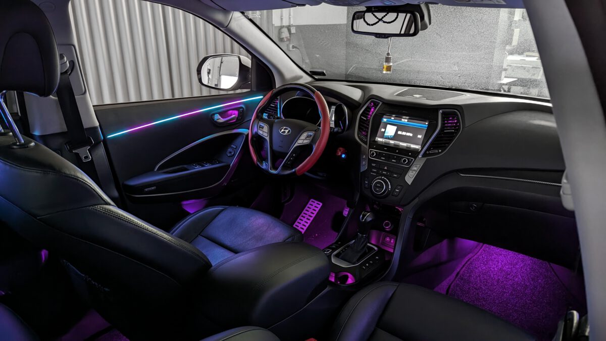 hyundai_santafe_ambientebeleuchtung_led_innenbeleuchtung_dynamic_rgb_nachrüsten_8 Hyundai Santa Fe Ambientebeleuchtung mit Dynamic nachrüsten