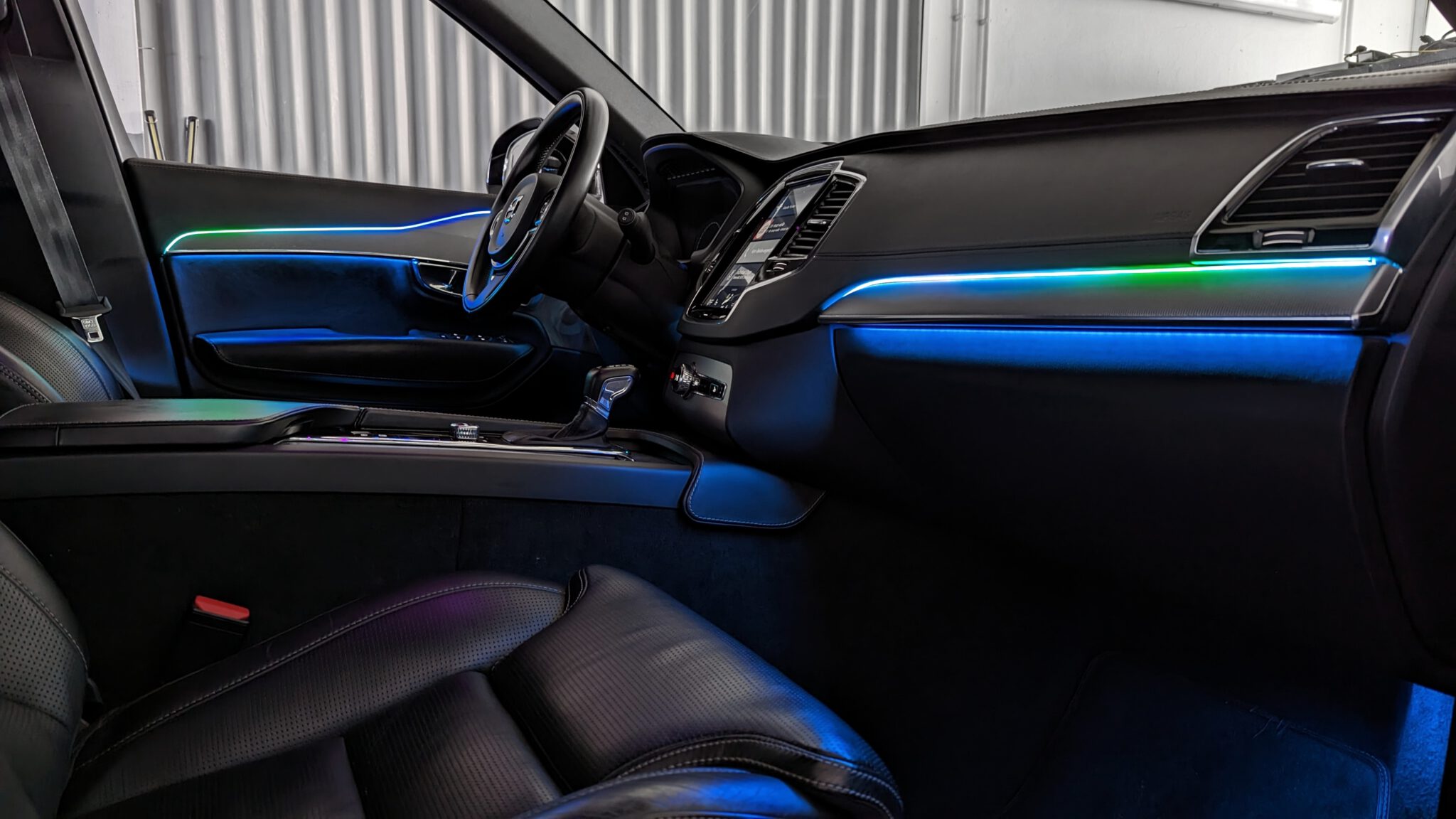 Ambientebeleuchtung für Volvo XC90 inkl. Einbau CarHex