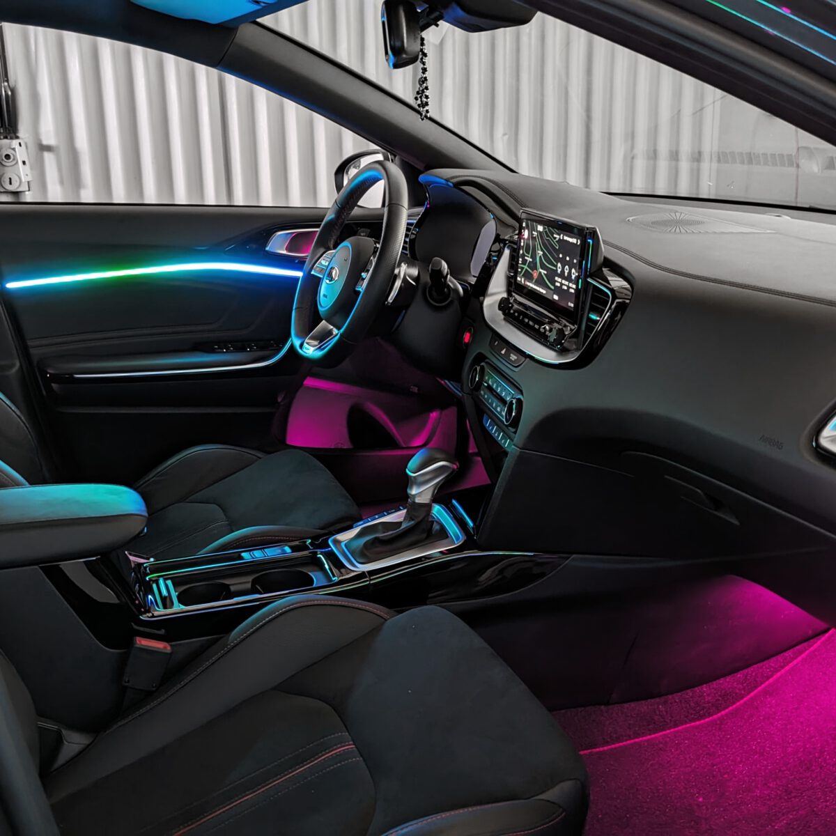 Nachrüstung der RGB Ambientebeleuchtung in deinem Auto CarHex