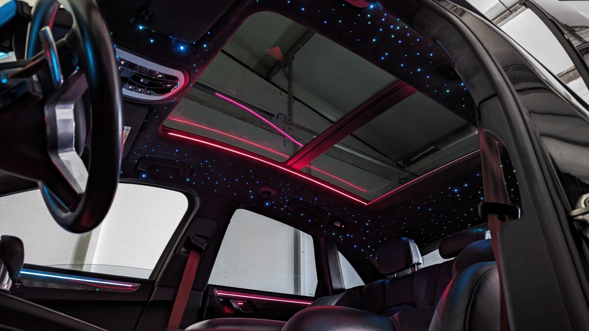 porsche_macan_sternenhimmel_ambientebeleuchtung_panoramadach_konturbeleuchtung_led_2 Sternenhimmel LED für Porsche Macan inkl. Einbau (Nachrüstung) – Bild 6