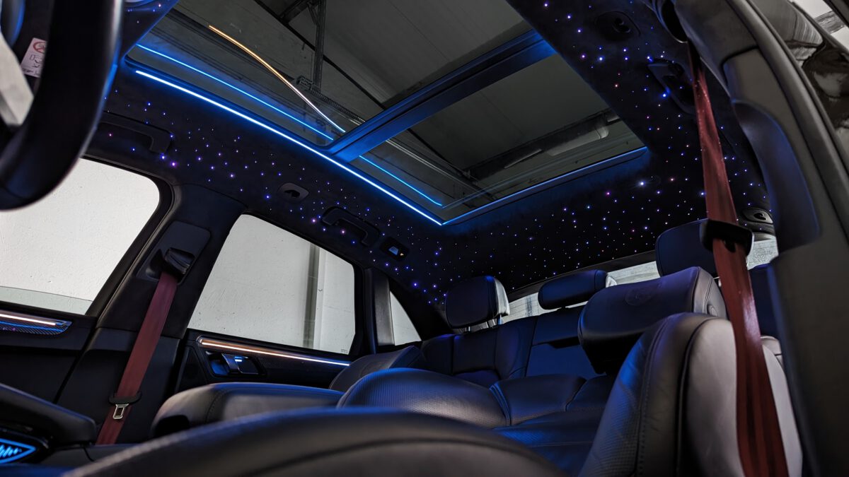 porsche_macan_sternenhimmel_ambientebeleuchtung_panoramadach_konturbeleuchtung_led_4 Sternenhimmel LED für Porsche Macan inkl. Einbau (Nachrüstung) – Bild 5