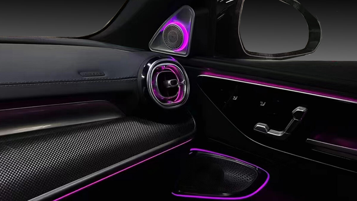 mercedes_glc_x254_ambientebeleuchtung_premium_plus_luftdüsen_beleuchtet_burmester_hochtöner_led_1 Luftdüsen-Beleuchtung für Mercedes GLC X254 inkl. Einbau (Nachrüstung) – Bild 3