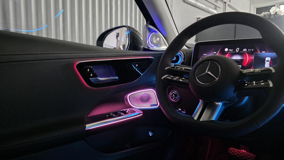 Ambientebeleuchtung für Mercedes C-Klasse W206 Premium Plus inkl. Einbau (Nachrüstung) – Bild 3