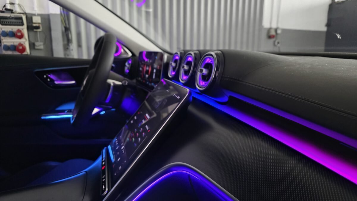 Ambientebeleuchtung für Mercedes C-Klasse W206 Premium Plus inkl. Einbau (Nachrüstung) – Bild 2