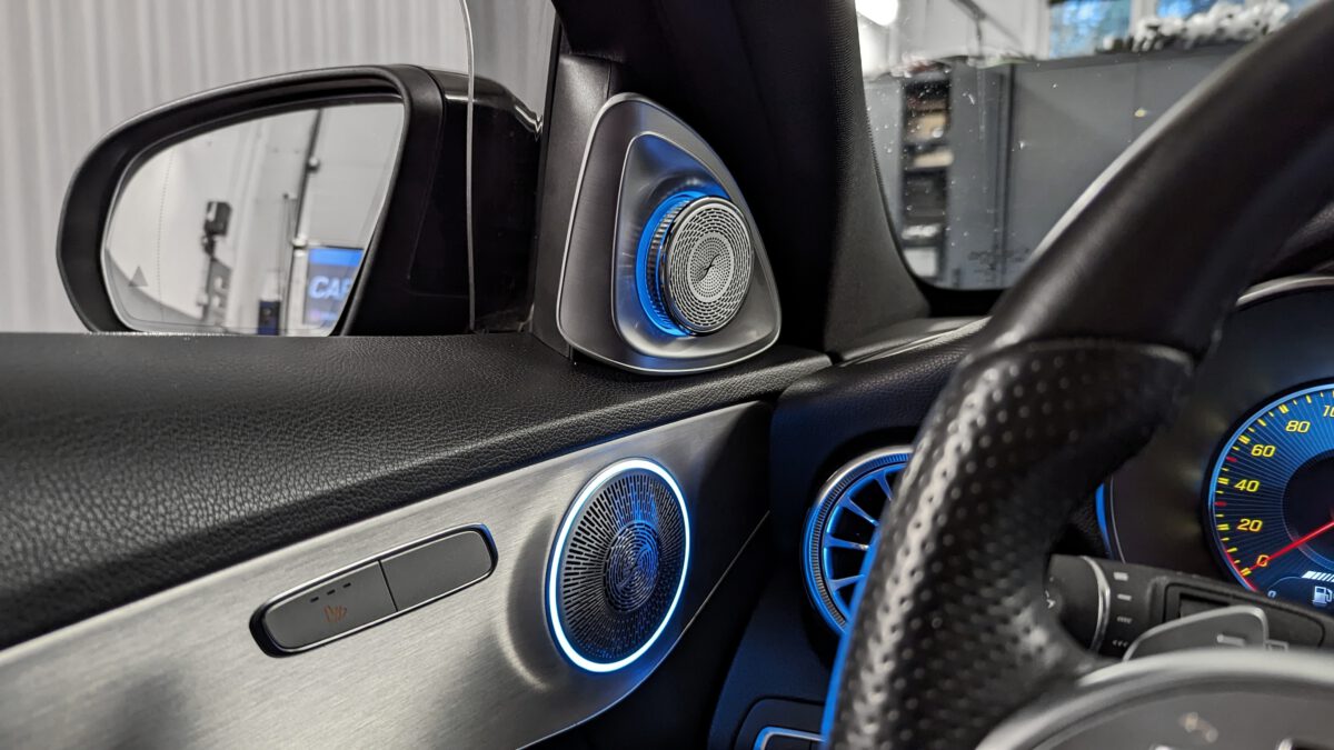 mercedes_c_klasse_glc_4d_w205_hochtöner_ambientebeleuchtung_nachrüstung_beleuchtung_2 4D Hochtöner-Beleuchtung für Mercedes GLC X253 inkl. Einbau (Nachrüstung) – Bild 3