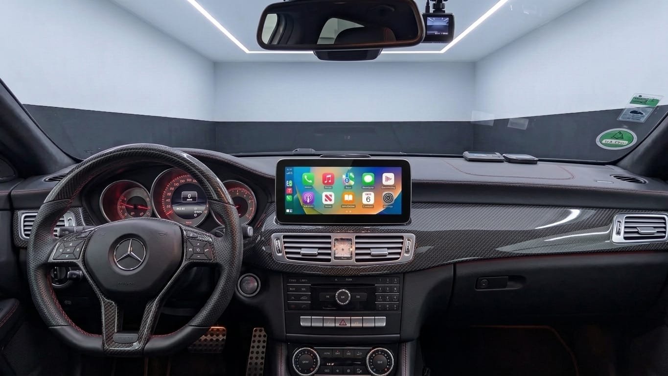 Apple CarPlay auf dem Display im Mercedes CLS W218 Cockpit