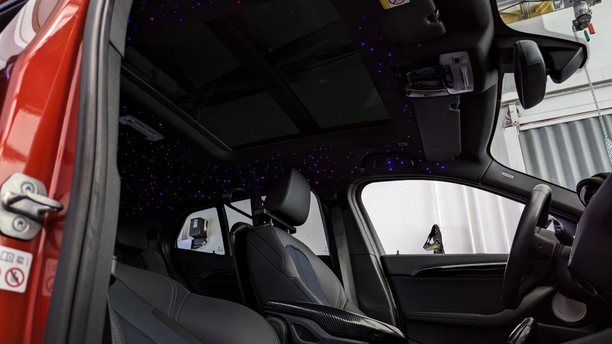 bmw_x1_f48_x2_f39_sternenhimmel_funkel_dach_innenbeleuchtung_einbau_nachrüsten_2 Sternenhimmel LED für BMW X1 F48 inkl. Einbau (Nachrüstung) – Bild 3