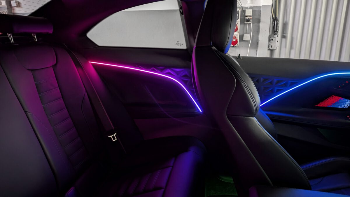 bmw_m2_coupe_g87_ambientebeleuchtung_nachrüstung_upgrade_dynamic_einbau_4 Ambientebeleuchtung für BMW M2 Coupe G87 inkl. Einbau (Nachrüstung) – Bild 3